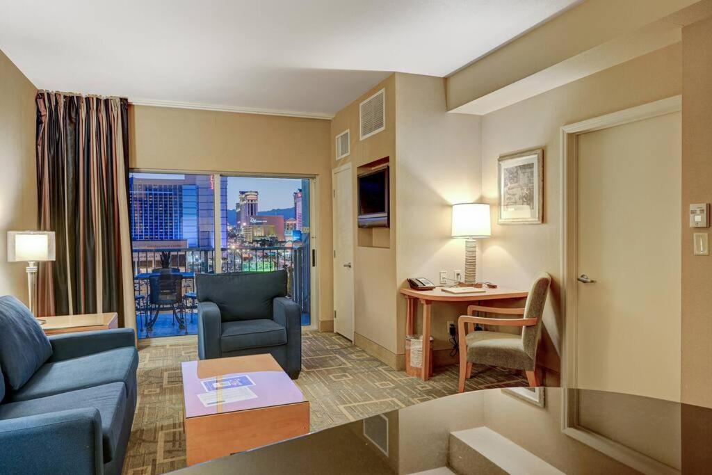 Ultimate Las Vegas Getaway One Bedroom Suite With Balcony, Kitchen, Gym, Pool & Free Parking Exteriör bild